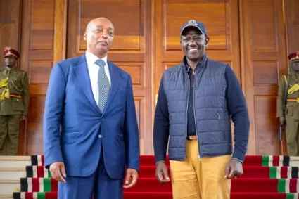 Le président de la CAF, Patrice Motsepe, reçu par le président William Ruto lors de sa visite officielle liée au CHAN au Kenya