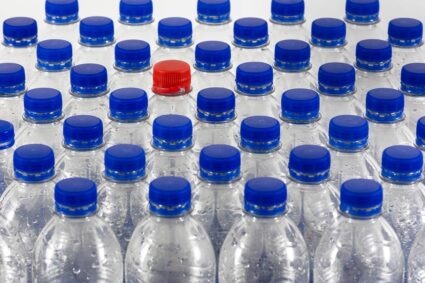 Camwater – Quand l’eau fuit les tuyaux pour remplir des bouteilles