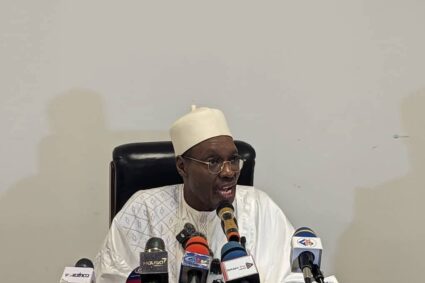 Cameroun : La dictature dévoilée – Issa Tchiroma, ancien ministre, séquestré à l’aéroport de Yaoundé