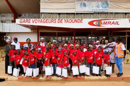 Cameroun : CAMRAIL redonne le sourire aux enfants orphelins – Une journée d’espoir et de découverte sur les rails du Cameroun