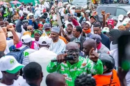 Cameroun : Présidentielle 2025 – Bello Bouba Maigari accueilli en triomphe à Limbé