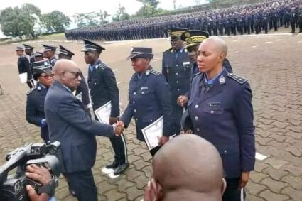 Cameroun : Une nouvelle promotion de policiers face à des défis colossaux