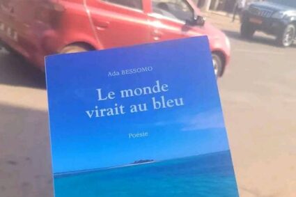 Cameroun : “Le monde virait au bleu” d’Ada Bessomo – Quand la poésie se cabre et se dénude