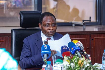 Cameroun: Gaston Eloundou Essomba, le ministre de l’Eau et de l’Énergie lance une campagne contre la fraude à l’électricité