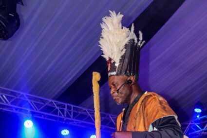 Vincent Mambachaka : Le médecin-chef des consultations poétiques en Afrique