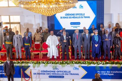 Cameroun : AGL Cameroun honore 300 collaborateurs lors d’une cérémonie solennelle de remise des médailles du travail