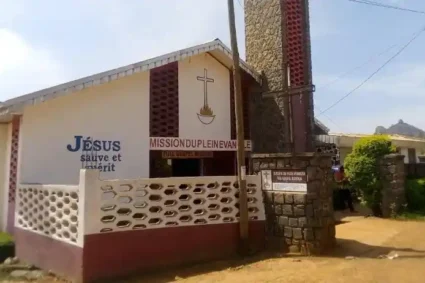 Cameroun : la foi du charnier – 1 400 églises de réveil sur le billot après le sacrifice d’une enfant