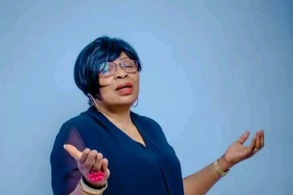 Cameroun :« BÉNI(E) BÉNI(E) », Chantale Colombe signe un nouveau chant de reconnaissance