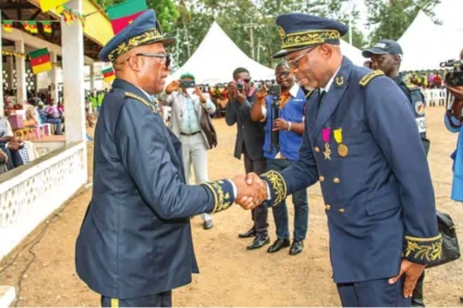 Cameroun : Mbam-et-Inoubou – Le préfet interdit le port ostentatoire des armes blanches pour restaurer l’ordre public