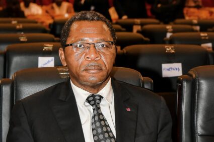 Cameroun : Un ministre qui suspend, un président qui s’absente – Le pays en roue libre